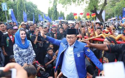 Simpatisan Sambut Zulkifli Hasan dengan Reyog Ponorogo 